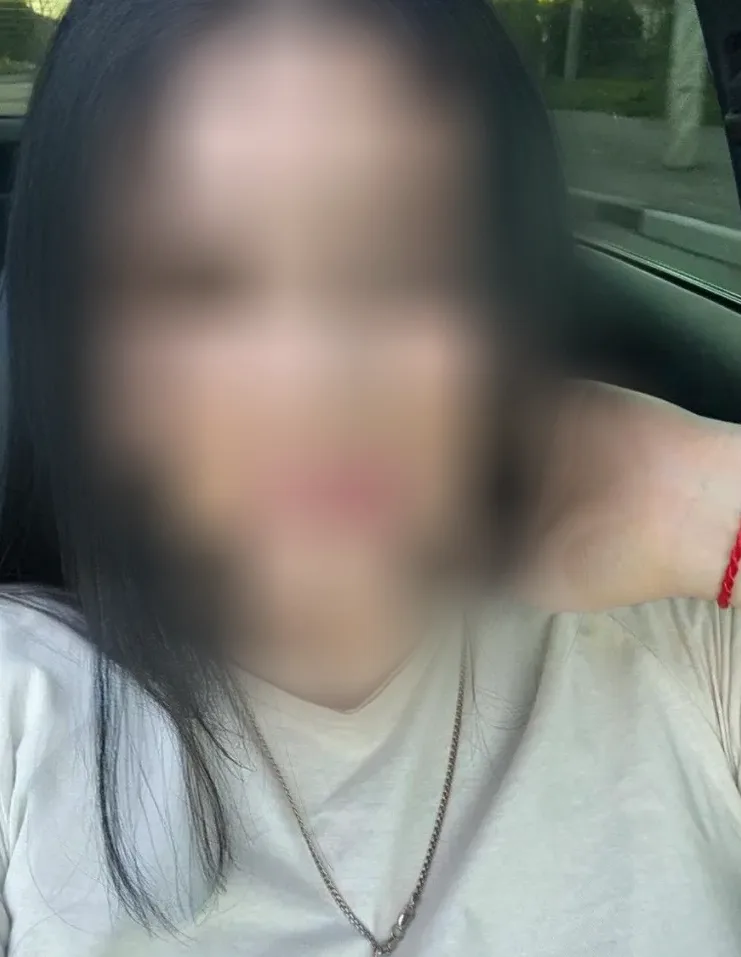 Jasmin, 29