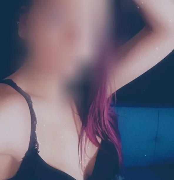 Juliane, 27
