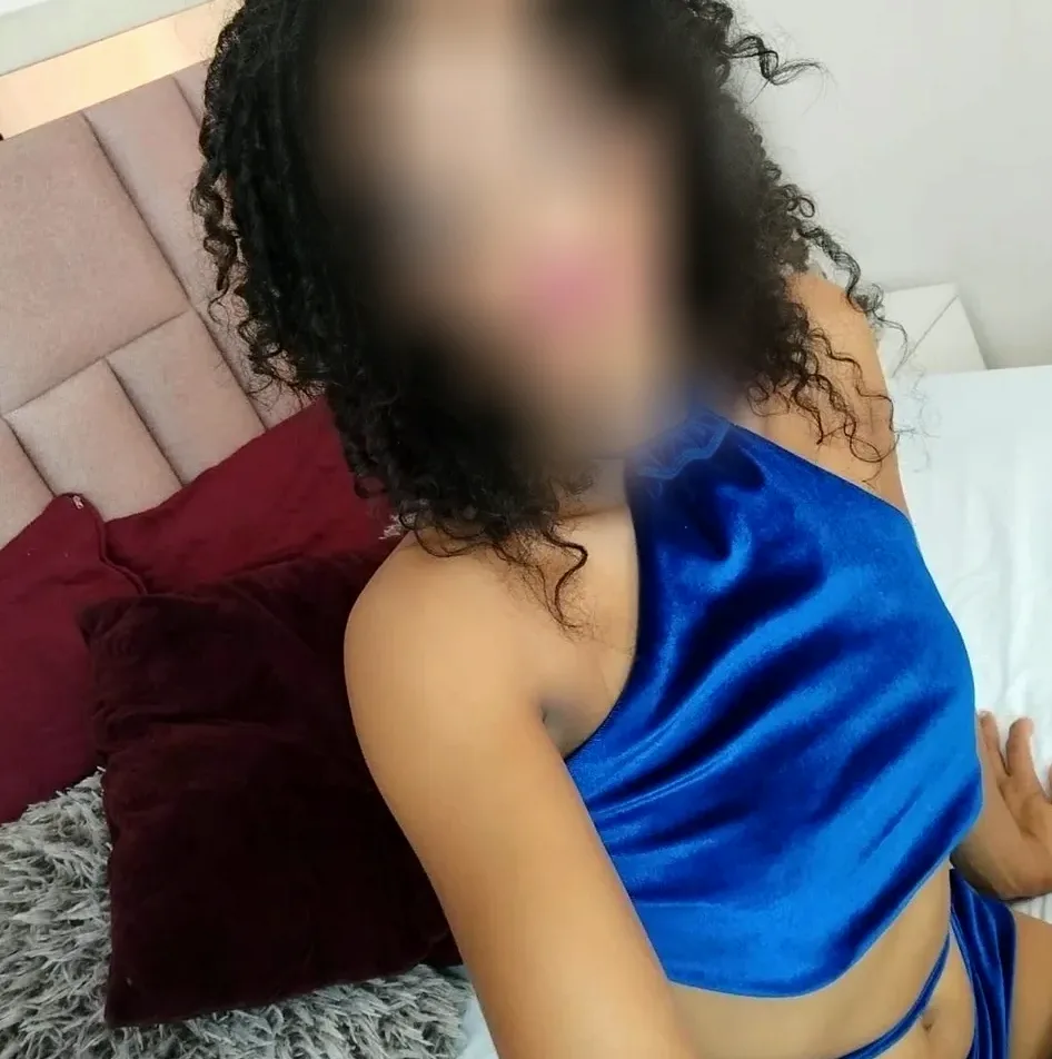 Larissa, 28