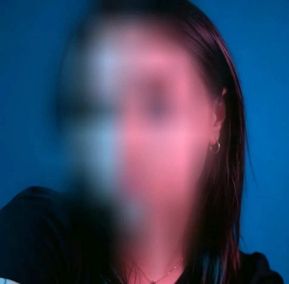 Larissa, 20