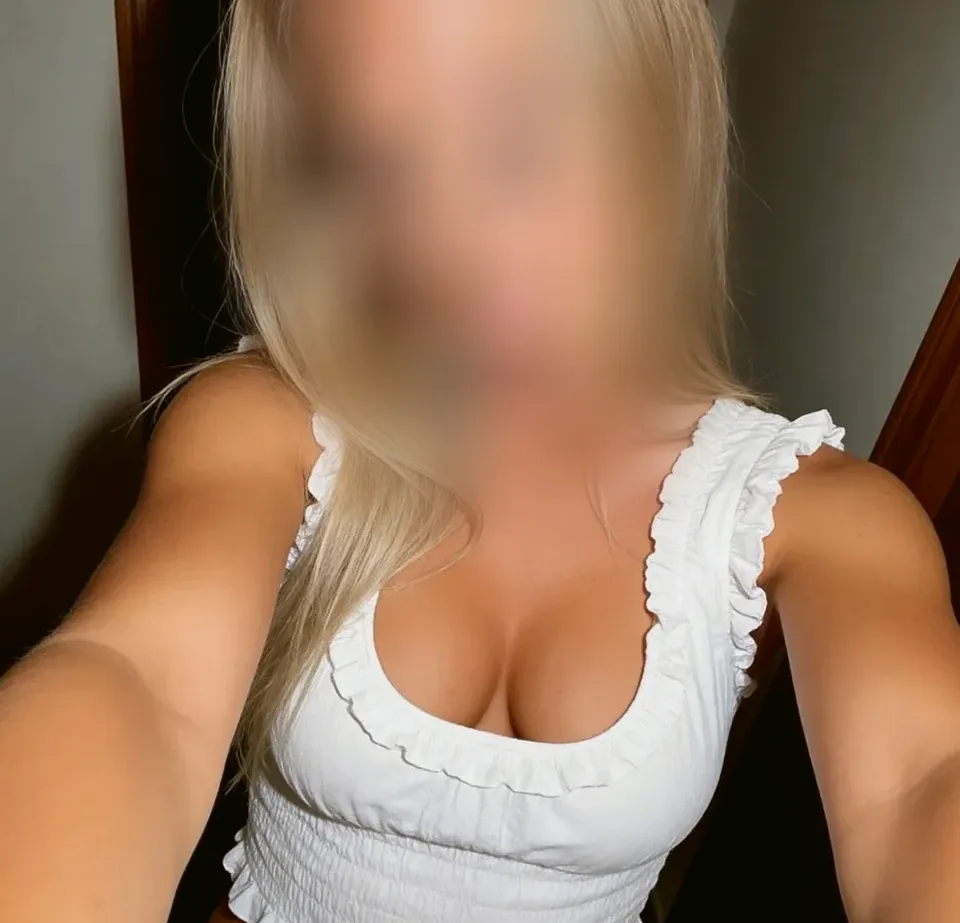 Nadine, 31