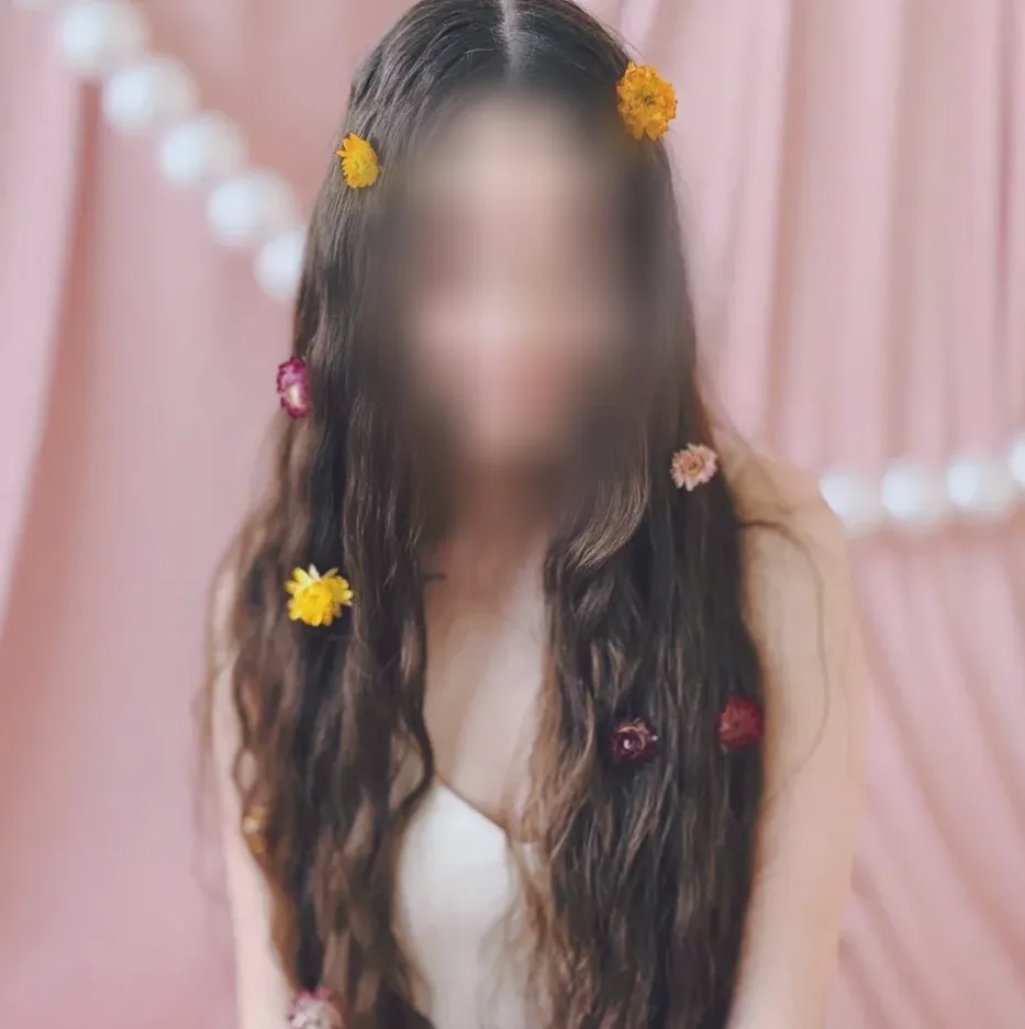 Zeynep, 21